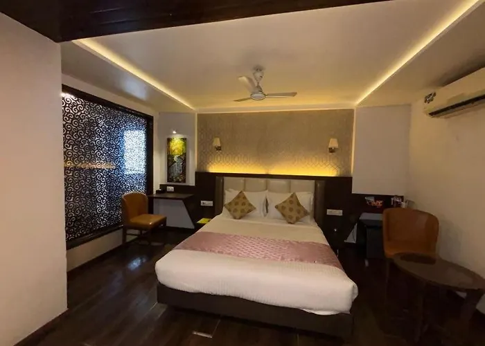 Deluxe King Suite